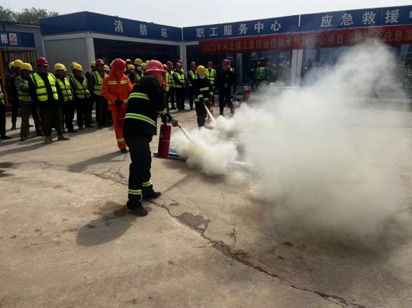 亚搏yabo(中国)装饰公司鹿泉通信技术创新中心项目举行消防安全应急演练活动 亚搏yabo(中国)装饰公司鹿泉通信技术创新中心项目举行消防安全应急演练活动