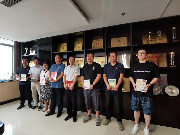 亚搏yabo(中国)装饰公司第三党支部组织开展“庆七一、 读经典、忆初心 ”主题党日活动  亚搏yabo(中国)装饰公司第三党支部组织开展“庆七一、 读经典、忆初心 ”主题党日活动