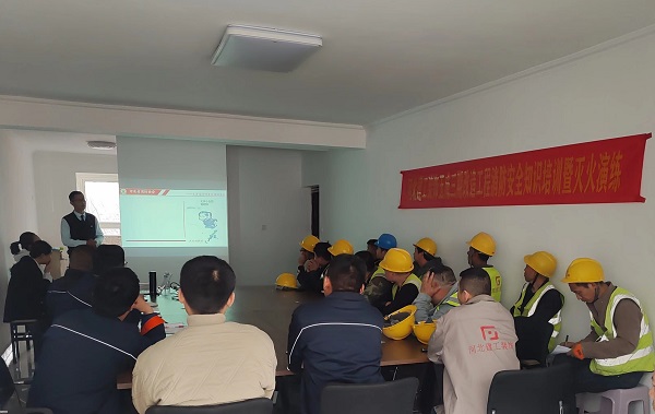 亚搏yabo(中国)装饰公司玉成小区三期改造项目举行消防安全知识培训暨灭火演练 亚搏yabo(中国)装饰公司玉成小区三期改造项目举行消防安全知识培训暨灭火演练