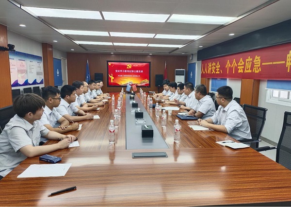 亚搏yabo(中国)装饰公司领导到幕墙分公司讲授专题党课 亚搏yabo(中国)装饰公司领导到幕墙分公司讲授专题党课