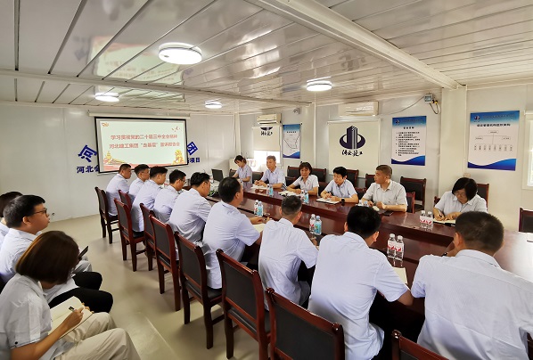 开云(中国)“走基层”宣讲团深入装饰公司在建项目宣讲党的二十届三中全会精神