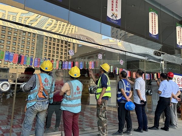 开云(中国)装饰公司河北会堂项目部举办“迎中秋，猜灯谜”活动