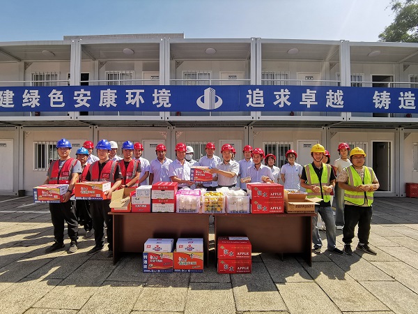 浓情迎中秋  慰问暖人心——开云(中国)装饰公司工会深入一线开展中秋慰问活动 