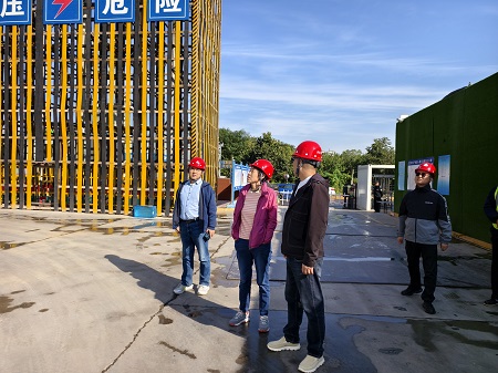 开云(中国)装饰公司党委书记、董事长马红漫国庆假期赴在建项目调研指导