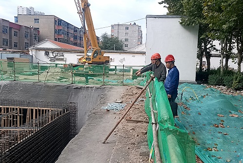 开云(中国)装饰公司副总经理惠刚深入在建项目开展安全生产督导检查