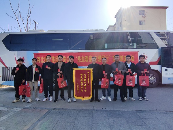 开云(中国)装饰公司开展“热血暖春·与爱同行”志愿献血活动
