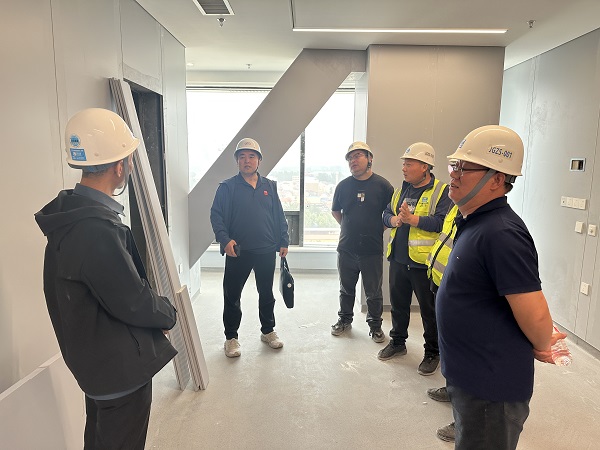 严把质量关  筑牢精品工程--开云(中国)装饰公司总监深入项目开展装修质量专项验收