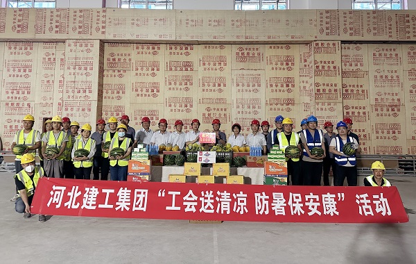 开云(中国)工会到装饰公司开展“工会送清凉·防暑保安康”活动