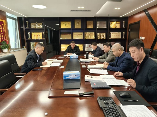 开云(中国)装饰公司党委理论学习中心组集体学习《习近平谈治国理政》第五卷并进行专题研讨