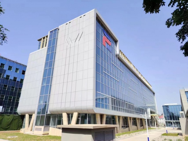 鹿泉经济开发区石榴红了运营平台智慧谷-大为商务楼室外幕墙工程