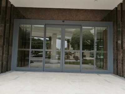 东莞铝框玻璃门 铝合金玻璃门 肯德基门 铝框地弹簧玻璃门 铝型材自动门 