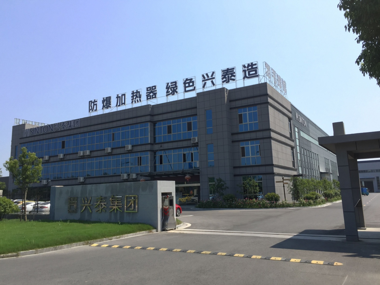 电热水锅炉车间