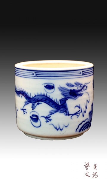 中国美術 青花 龍紋 筆筒(HA511) 中国美術 青花 龍紋 筆筒(HA511) 青花龙穿牡丹纹瓷笔筒- SELECTED WORKS-